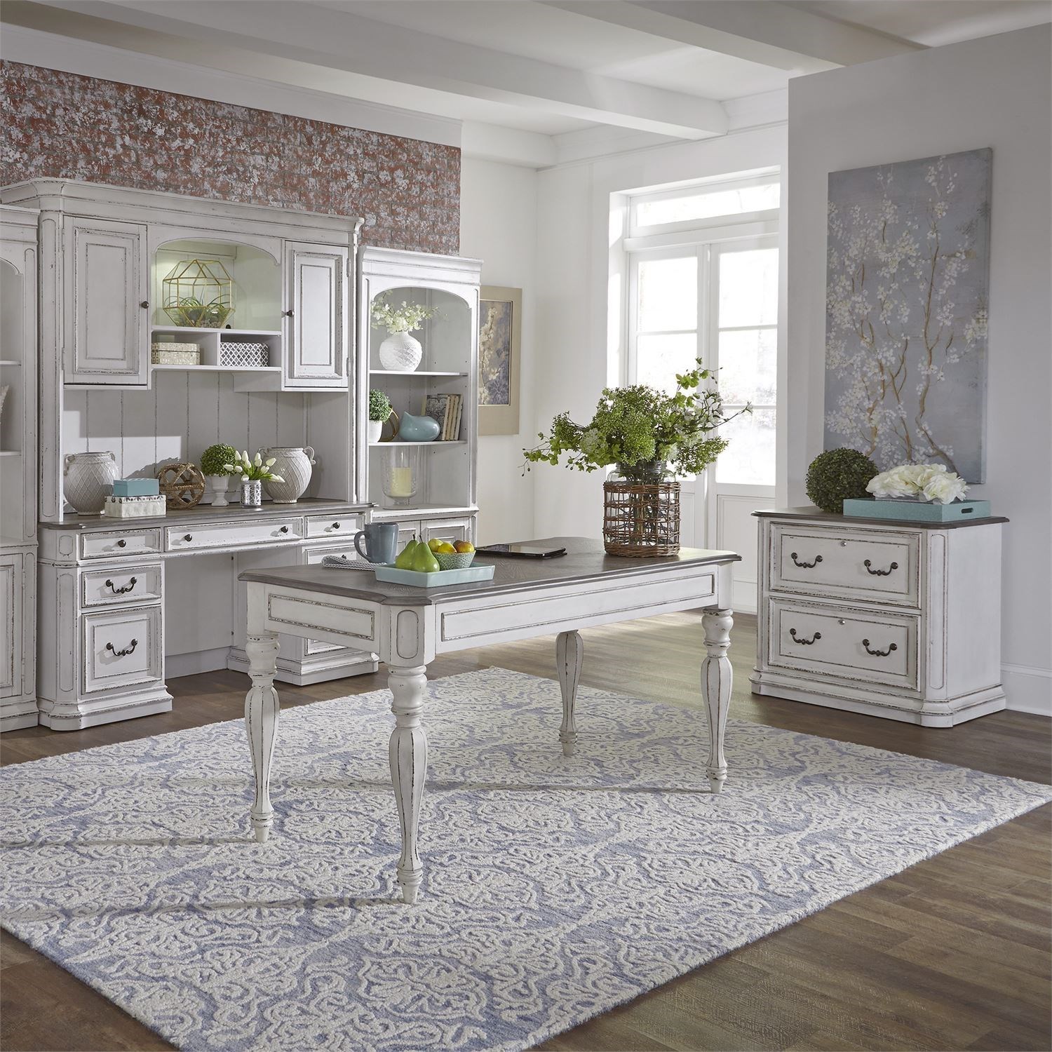 Liberty Furniture Magnolia Manor 244HO146 Traditional Executive Media